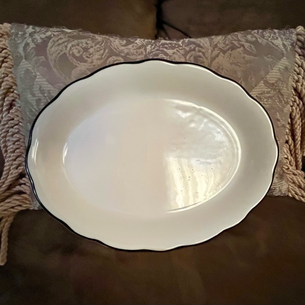 Buffalo China Black Scalloped Rim White Platter Plate Restaurant Ware 63-02B